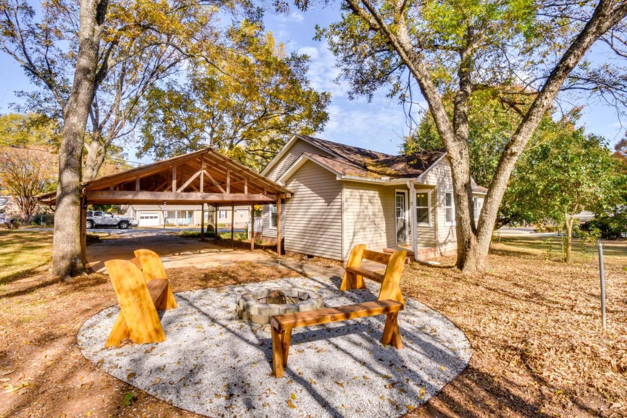 Tranquil Travelers Rest Home With Fire Pit! Exteriör bild